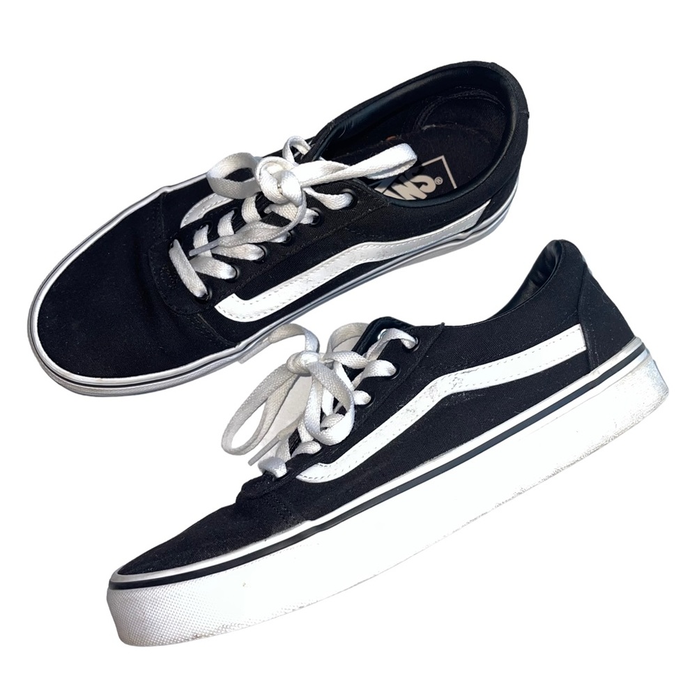 Like New - Vans Old Skool Women’s 8.5 Men’s Size 7 canvas Shoes Black White
